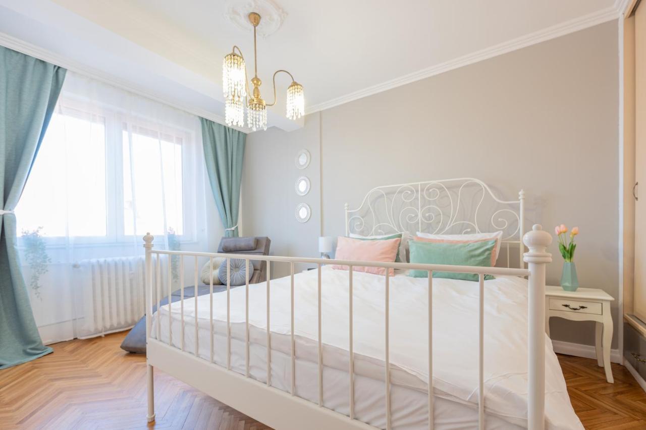 Appartamento Haga Flat Gran Varadino Esterno foto